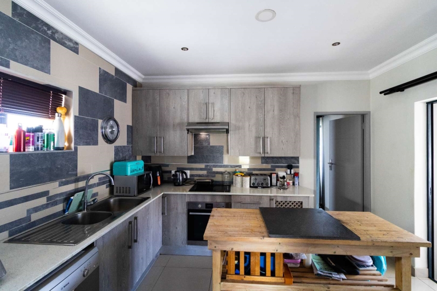 7 Bedroom Property for Sale in Sandbaai Western Cape